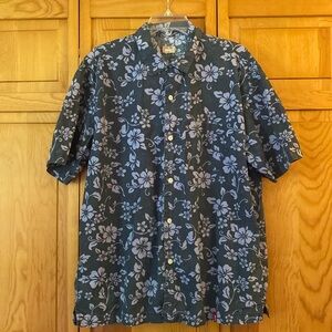 Vintage Levi’s Men’s Button Down Shirt!